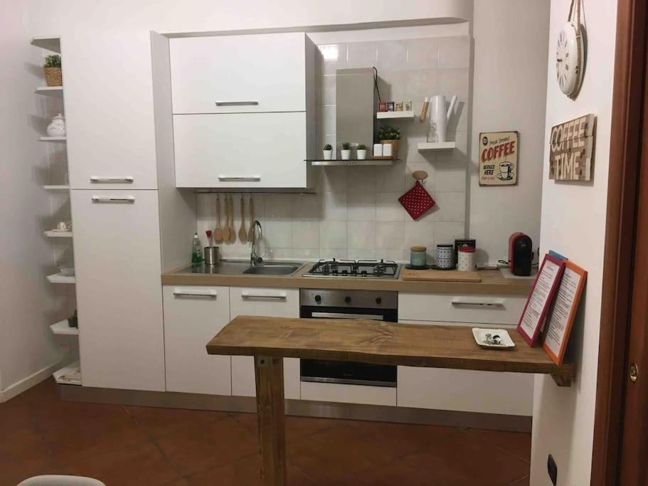 Casa Via Toledo. Centralissima E Vicina Al Porto Apartment Наполи Екстериор снимка